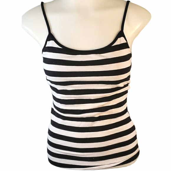 Energie Tops - 3/$20🌻ENERGIE Black and White Tank Top with bra